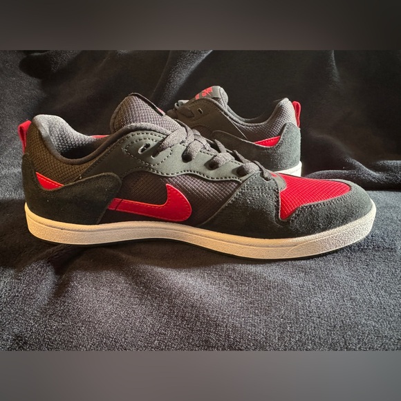 New NIKE SB Alleyoop Skateboard Shoes Men Low-Top Black/Red Men’s Size 10 - Picture 3 of 11